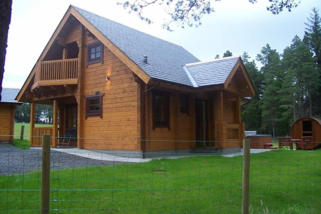 Norwegian Log Cabin The Roe Deer -Sauna & Hot Tub Keith Exterior photo