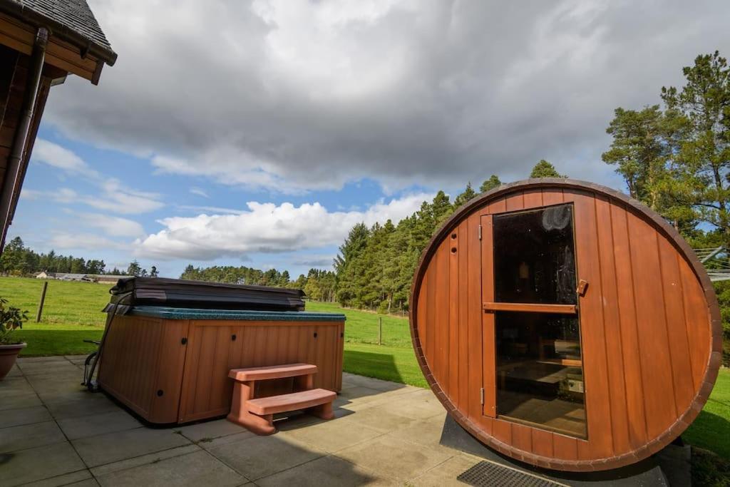 Norwegian Log Cabin The Roe Deer -Sauna & Hot Tub Keith Exterior photo